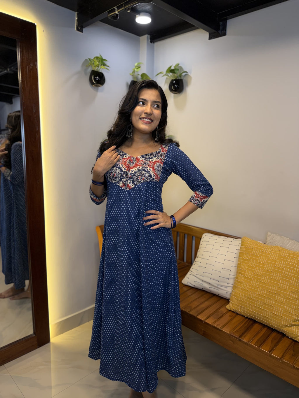 [PBC1001] Indigo Booti Jaipur Hand-Block Cotton A-Line Kurti – 3/4 angle view
