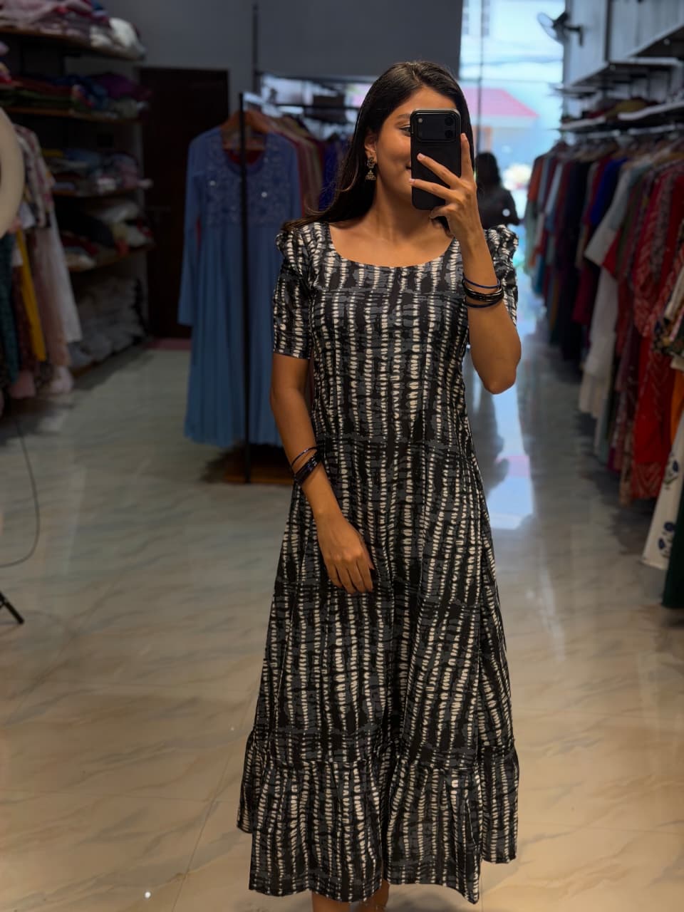 [PBC1005] Midnight Shibori Jaipur Soft Cotton – full-length mirror selfie in showroom