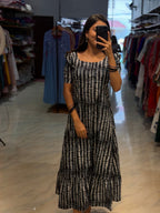 [PBC1005] Midnight Shibori Jaipur Soft Cotton – full-length mirror selfie in showroom