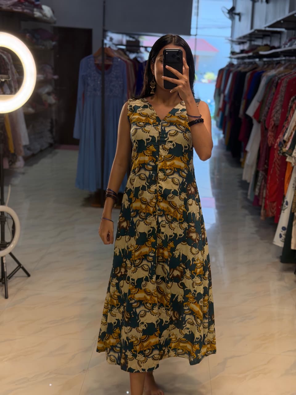 [PBC1008] Nandi Pichwai Jaipur Hand-Block Cotton – full-length mirror selfie in showroom
