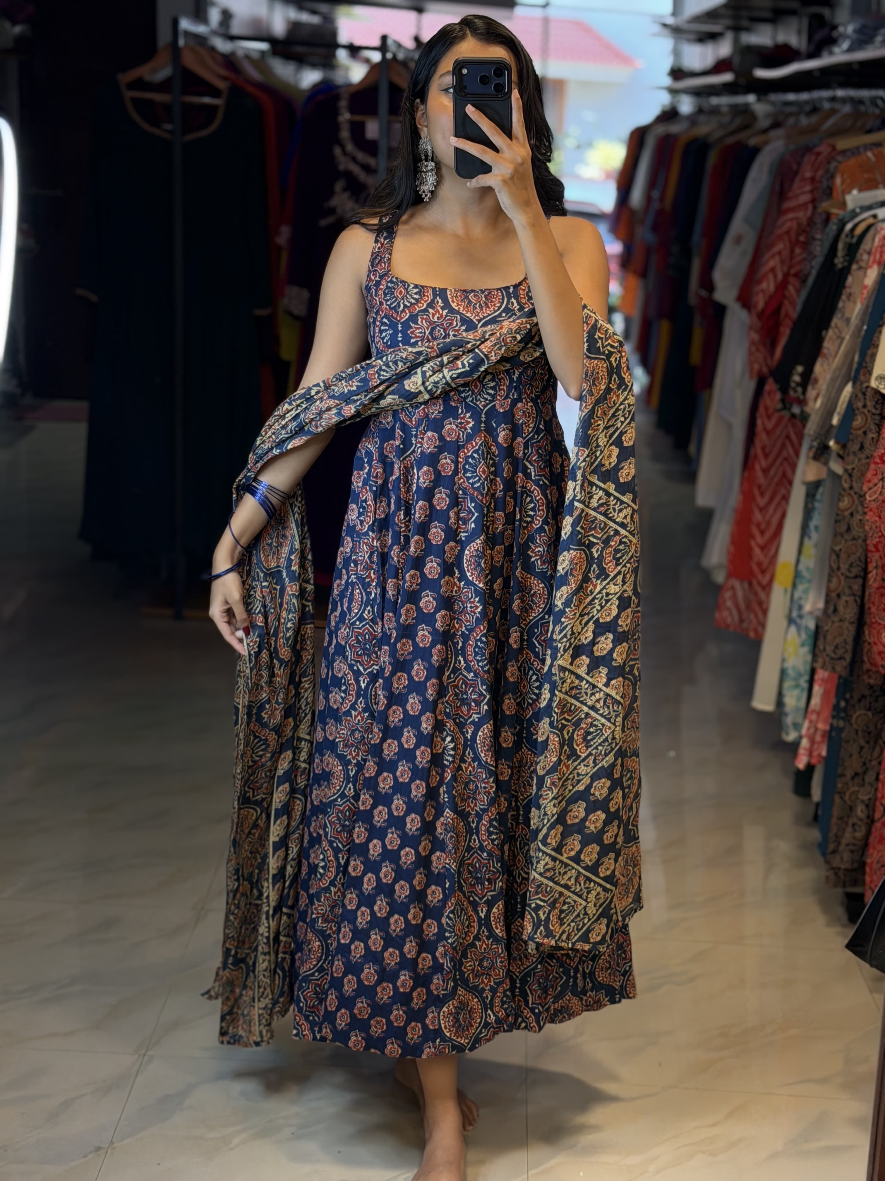 [PBC1024] Royal Indigo Ajrakh Jaipur Hand-Block Cotton – full-length mirror selfie in showroom showing dupatta
