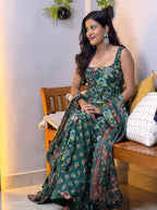 [PBC1033] Forest Green Kalamkari – seated view showing dupatta and kalamkari garden print detail