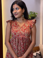[PBC1036] Rust Paisley Hand-Block Jaipur Soft Cotton – upper body close-up showing the frill yoke and paisley print detail
