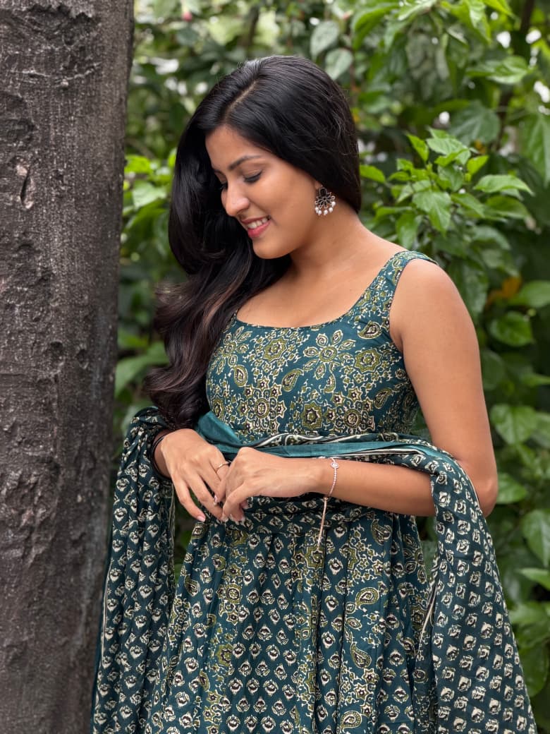 [PBC1042] Teal Ajrakh Paisley Jaipur Soft Cotton – side profile showing the silhouette and dupatta drape