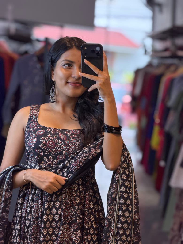 [PBC1047] Black Ajrakh Paisley Jaipur Soft Cotton – close-up of the bodice and dupatta paisley motifs