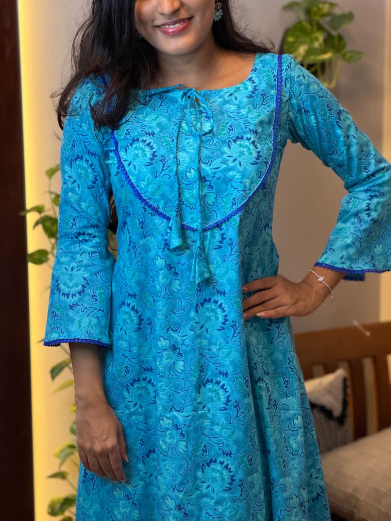 [PBC1054] Turquoise Floral Jaipur Soft Cotton – close-up of the crochet-trimmed yoke and tie-neck