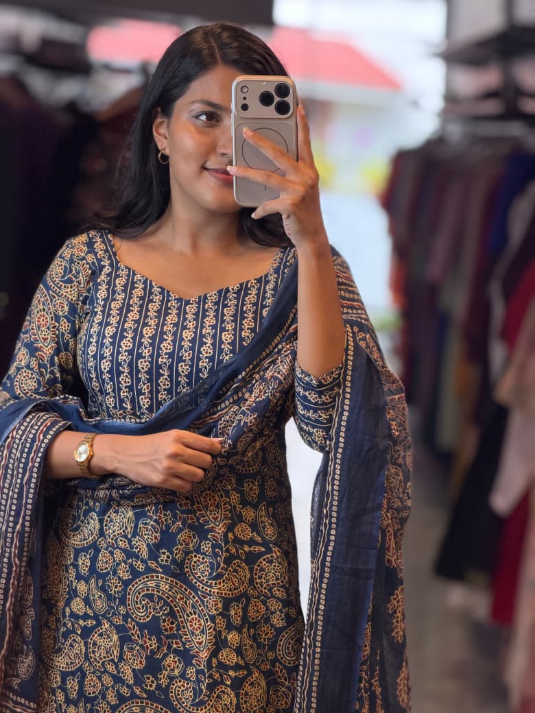 [PBC1066] Indigo Ajrakh Paisley Jaipur Soft Cotton – upper body with dupatta over shoulder