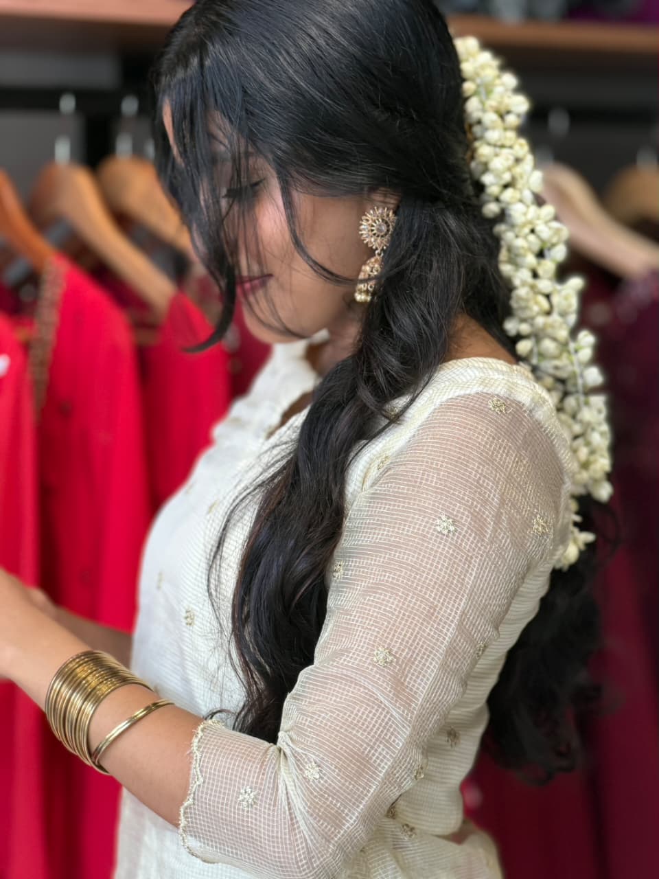 Detail of [PBC1075] Ivory kota-check Kasavu Traditional – showing sheer sleeve with gold booti embroidery